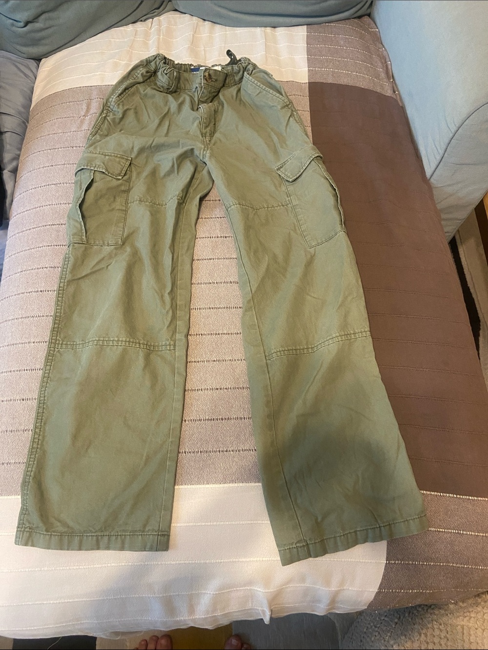 Old Navy Baggy Olive Cargo Pants - Casual Utility Style